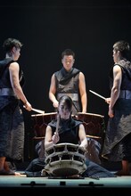 「鼓童ワン・アース・ツアー2022～ミチカケ」より。（撮影：岡本隆史）