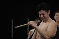 「鼓童ワン・アース・ツアー2022～ミチカケ」より。（撮影：岡本隆史）