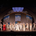 個性あふれる神々がドタバタ騒ぎ、東京二期会のオペレッタ「天国と地獄」開幕