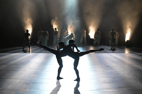 「半獣身の午後」より。（撮影：鹿摩隆司）