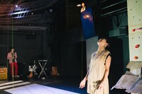 2021年に上演された「ぼんやりブルース」より。(c)コムラマイ