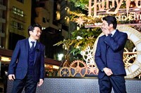 左から石丸幹二、向井理。