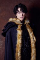 成松慶彦扮するフェリペ。