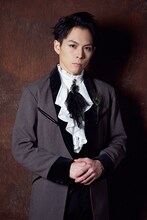 高岡裕貴扮するエイトン。