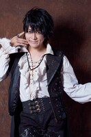 服部武雄扮するアルフォンソ。