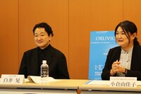 左から白井晃、小倉由佳子。