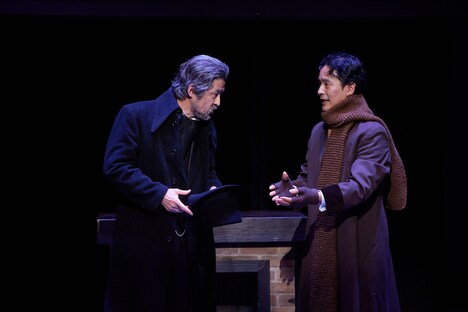 劇団昴公演「クリスマス・キャロル」より。