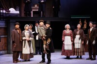 劇団昴公演「クリスマス・キャロル」より。