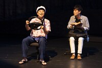 KAAT神奈川芸術劇場プロデュース「ライカムで待っとく」より。（撮影：引地信彦）