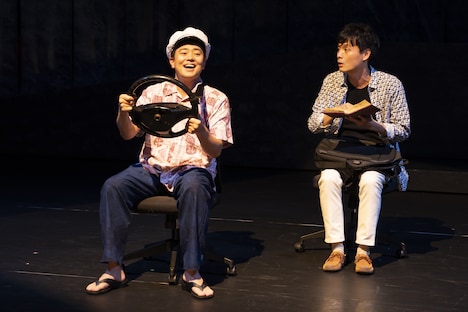 KAAT神奈川芸術劇場プロデュース「ライカムで待っとく」より。(撮影:引地信彦)