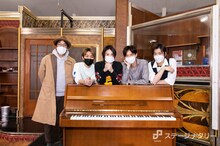 左からウォーリー木下、室龍太、浜中文一、上口耕平、水田航生。（撮影：岡千里）