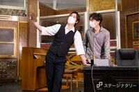 ミュージカル「ダブル・トラブル」オンライン公開稽古の様子。左から水田航生、上口耕平。（撮影：岡千里）