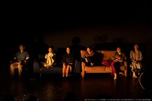 趣向 みえないこどもたちvol.4「パンとバラで退屈を飾って、わたしが明日も生きることを耐える。」より。（撮影：牧野智晃）