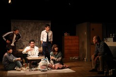 10人で毎日奇跡的な舞台を…宇梶剛士らの劇団600歳の会「迷惑な季節」が開幕