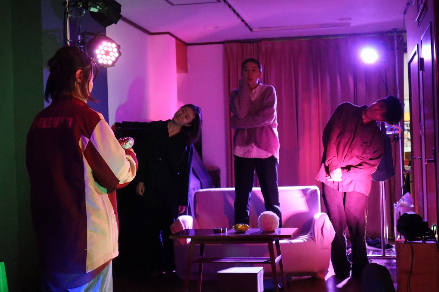 演劇ユニットにもじ 第2回公演「こうさてん」より。（撮影：伊東あおい）