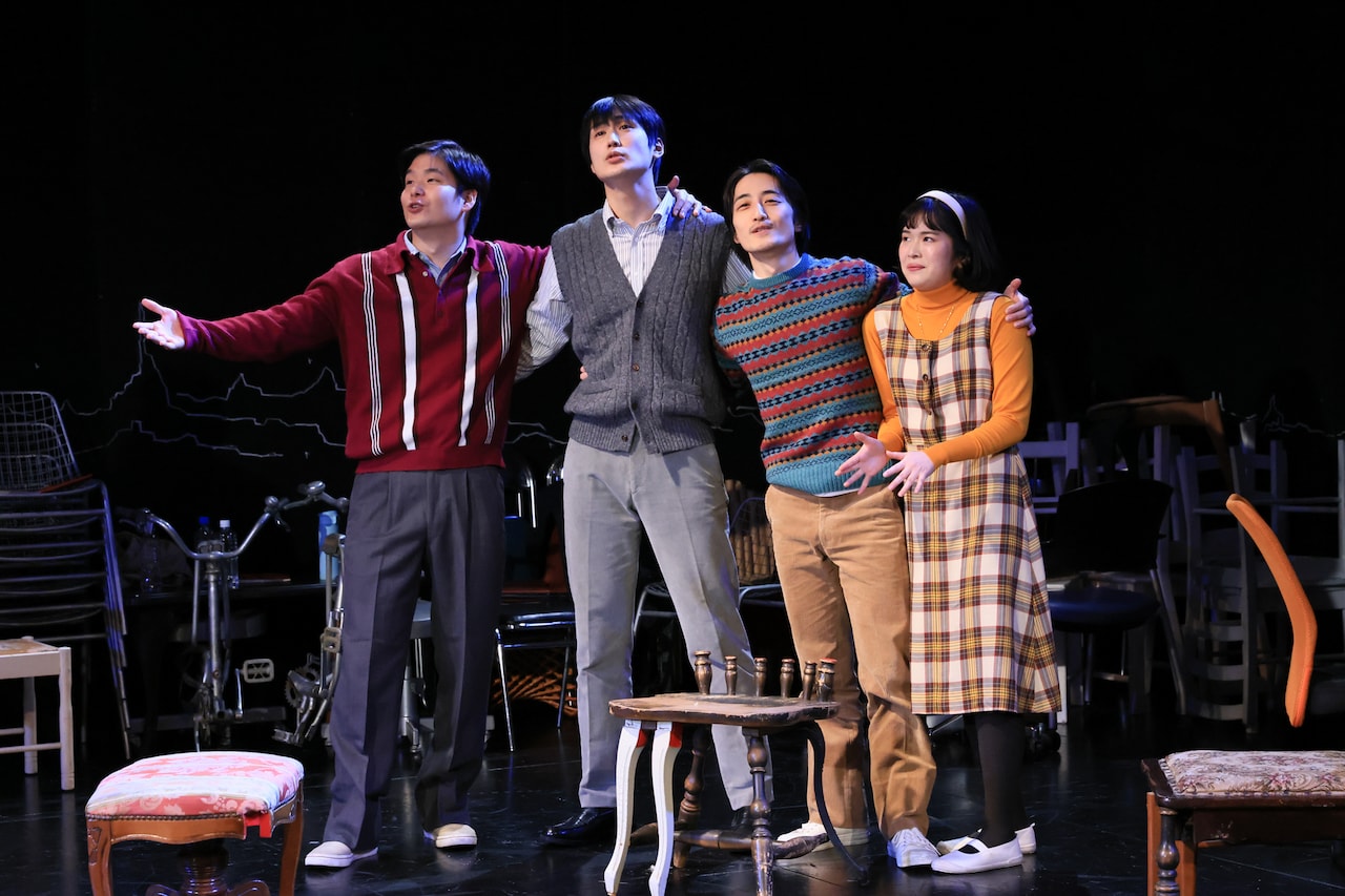 分裂の危機を迎えた文学座は…原田ゆう×所奏による“白熱する議論劇”「文・分・異聞」開幕