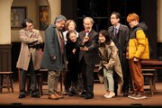 ラッパ屋 第47回公演「君に贈るゲーム」ジャンケンチームの様子。(撮影:木村洋一)