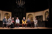 ラッパ屋 第47回公演「君に贈るゲーム」ジャンケンチームの様子。（撮影：木村洋一）