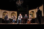 ラッパ屋 第47回公演「君に贈るゲーム」サイコロチームの様子。(撮影:木村洋一)