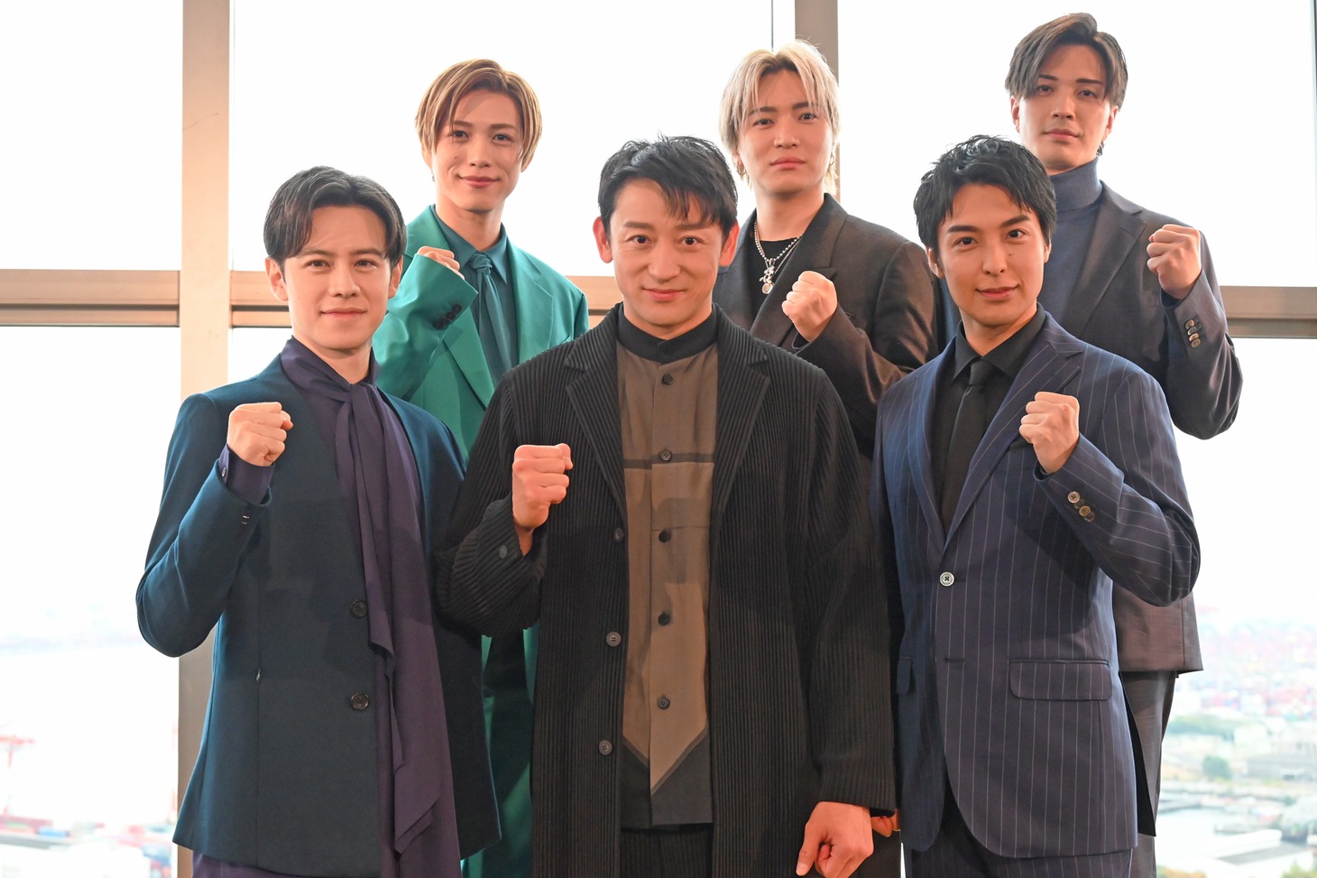 前列左からウエンツ瑛士、山本耕史、海宝直人。後列左から立石俊樹、松下優也、廣瀬友祐。