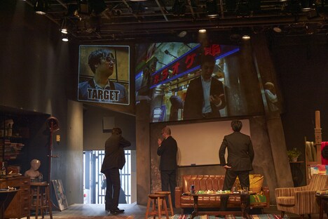 とくお組 第27回公演「スナイパーズ」より。（撮影：山崎伸康）