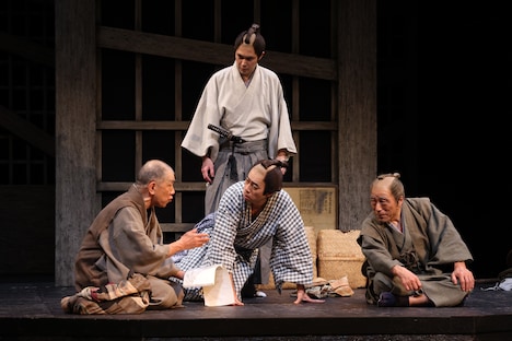 加藤健一事務所 vol.113「夏の盛りの蟬のように」より。（撮影：石川純）