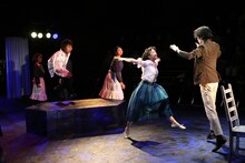 松本祐子が演出を手がけた、文学座附属演劇研究所研修科卒業発表会「かもめ」より。（撮影：宮川舞子）