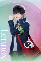 白柏寿大扮するレノックス。