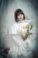 真弓扮するカトレア。