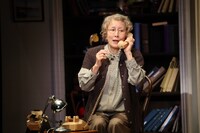 「4000マイルズ～旅立ちの時～」より。（写真提供：東宝演劇部）