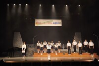 舞台「くちびるに歌を」より。