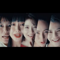 女優倶楽部の新作ミュージックビデオ「Guess What? It’s Christmas!」より。