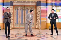 テレビ東京系「開運！なんでも鑑定団」の出演者。左から福澤朗、中村米吉、今田耕司。(c)テレビ東京