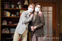 「ミュージカル『ダブル・トラブル』2022-23冬」開幕直前取材会の様子。左から室龍太、浜中文一。