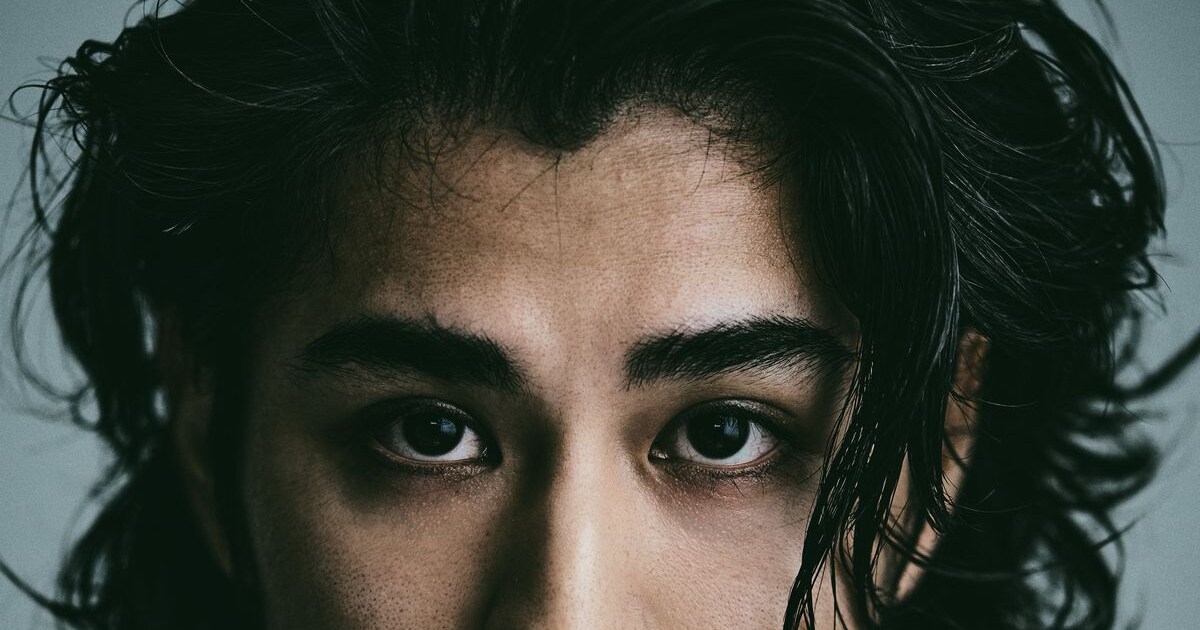 寛一郎が「カスパー」で初舞台初主演、演出はウィル・タケット(コメントあり) - ステージナタリー