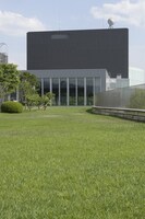 長野・まつもと市民芸術館のトップガーデンの様子。