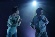 旗揚げ百周年記念公演 其のよん 中野坂上デーモンズ 第23回「十三月の混沌」より。(撮影:柴田鷹雄)
