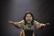 旗揚げ百周年記念公演 其のよん 中野坂上デーモンズ 第23回「十三月の混沌」より。(撮影:柴田鷹雄)
