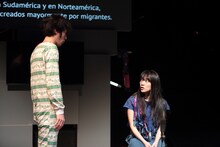 神里雄大 / 岡崎藝術座「イミグレ怪談」東京公演より。（撮影：前谷開）