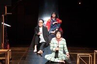 神里雄大 / 岡崎藝術座「イミグレ怪談」東京公演より。（撮影：前谷開）