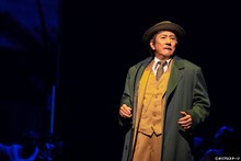 ミュージカル「生きる」より。市村正親演じる渡辺勘治。（撮影：引地信彦）