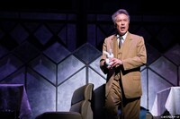 ミュージカル「生きる」より。鹿賀丈史演じる渡辺勘治。（撮影：引地信彦）