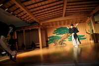 TikTok LIVE「TikTokで使える能狂言の”秘密”のあれこれ！with 野村萬斎さん」収録の様子。