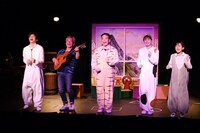 飛ぶ劇場「Q稿、猫のカツカザン事務所」より。（撮影：工藤頌子）