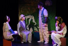 飛ぶ劇場「Q稿、猫のカツカザン事務所」より。（撮影：工藤頌子）