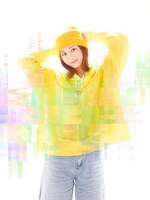 伊藤優衣扮するアキコ。