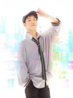 納谷健扮するハザマ。