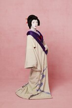 中村七之助扮する十六夜。（撮影：永石勝）