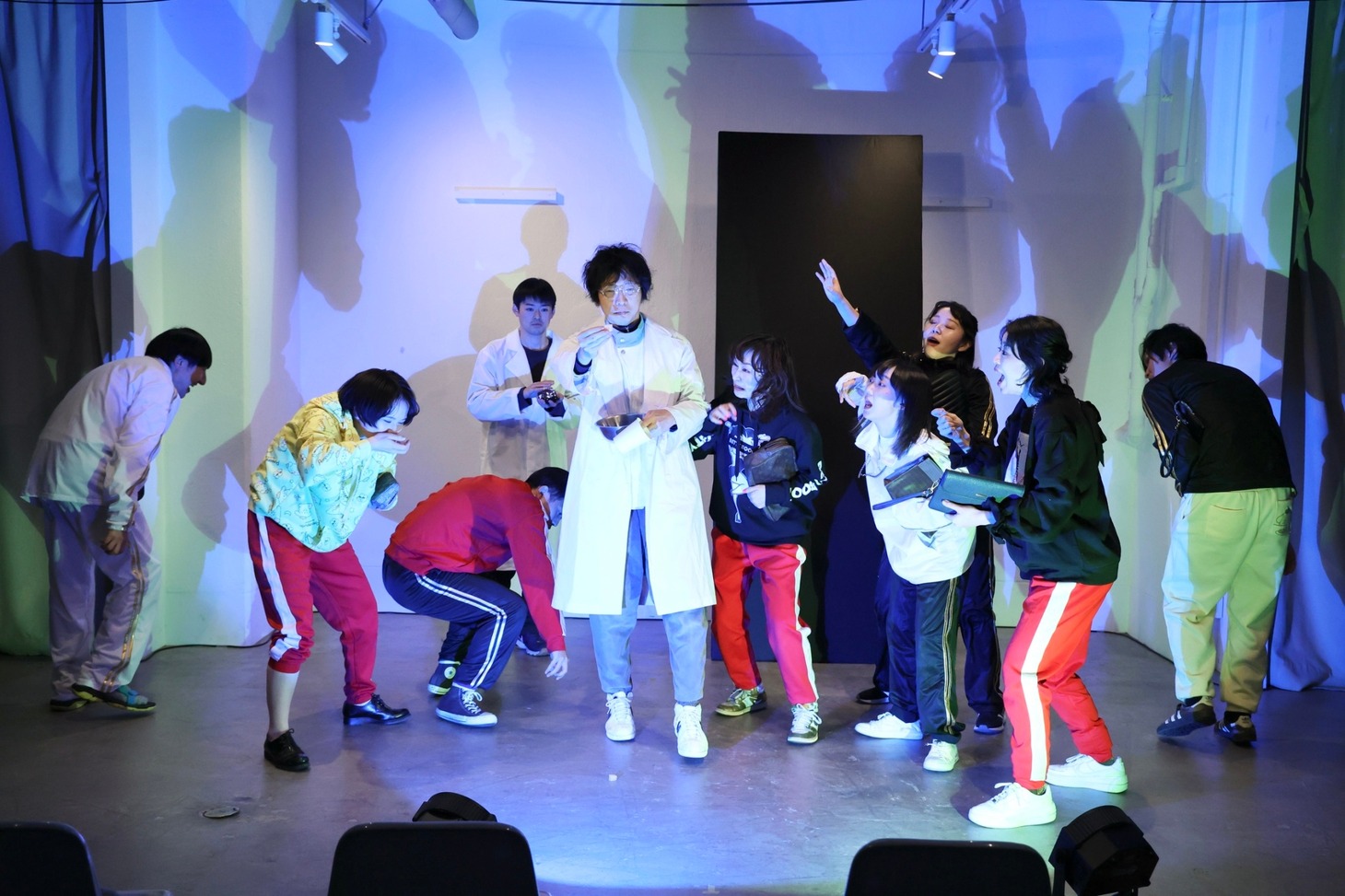 明日のアー 悪役研究発表公演「本当にあったひどい話 創作集」より。（撮影：明田川志保）