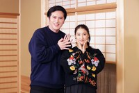 左から尾上松也、土屋太鳳。